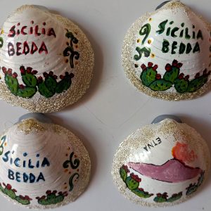 Vendita online opera dal titolo “Mandorle di mare dipinte a mano” realizzata dall'artista contemporanea Marilisa Calabretta